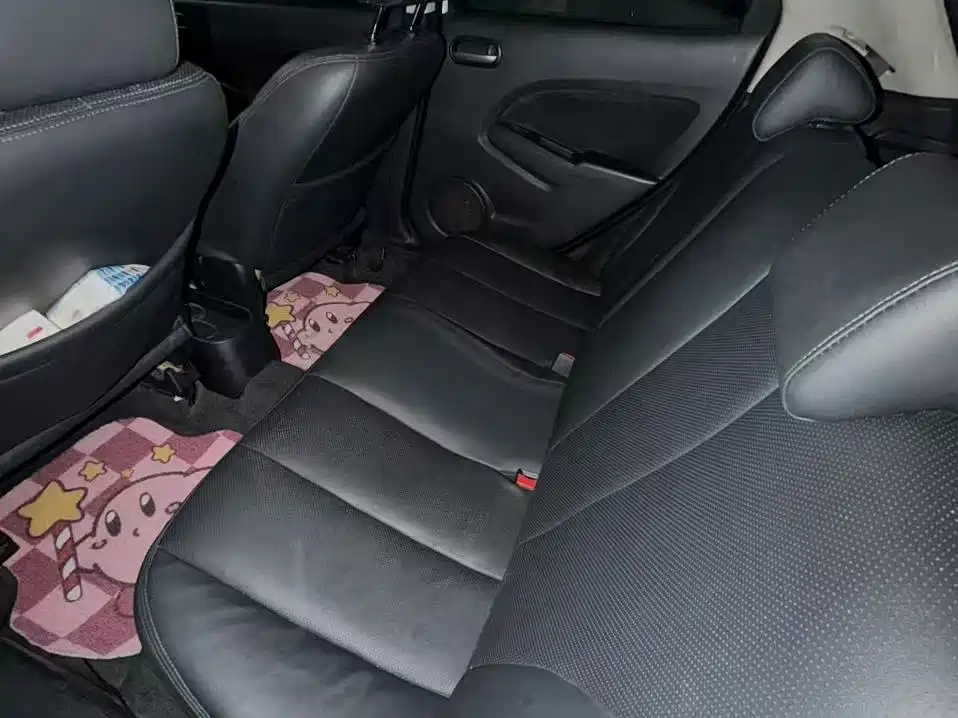 Фото 3 - Mazda 2