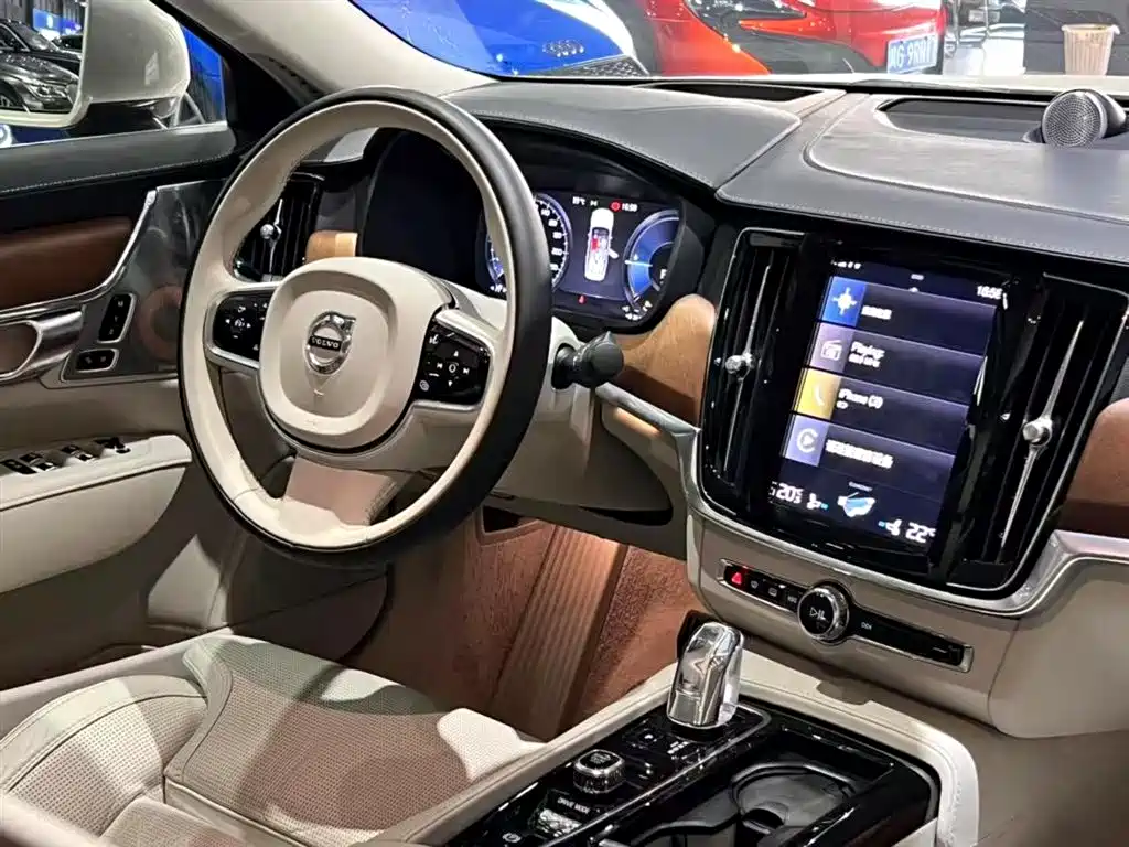 VOLVO S90 PLUG IN HYBRID