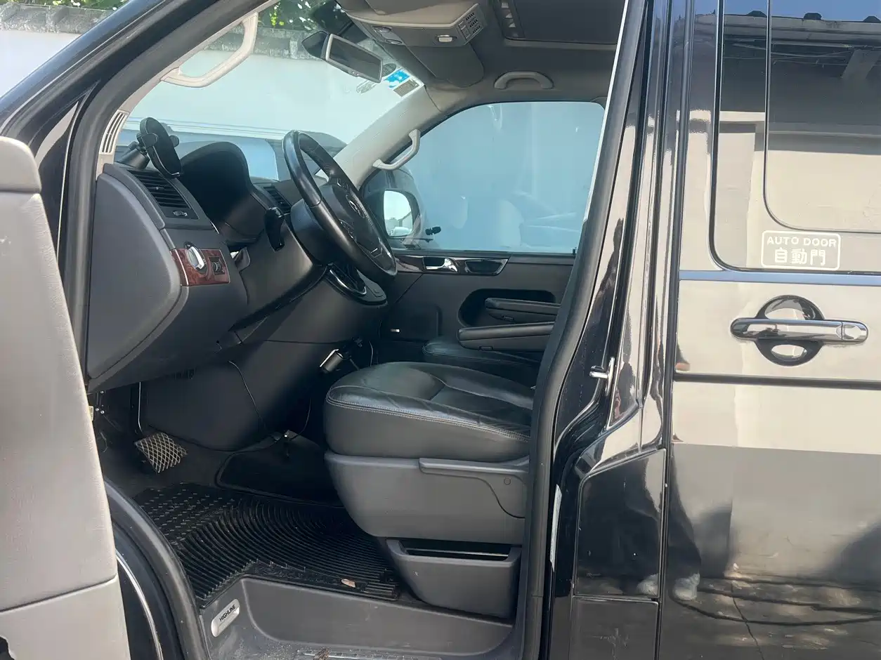 Volkswagen Multivan 2014 2012 2.0TSI 2WD Luxury Edition