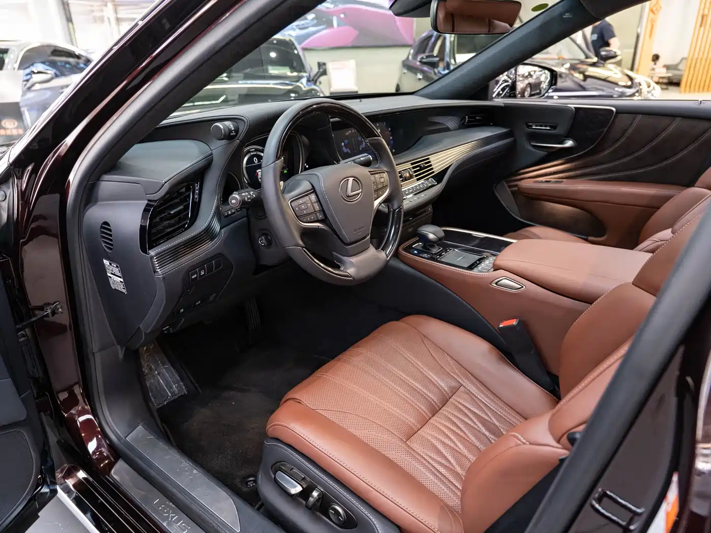 Lexus LS 2018 500h Executive Edition China V фото 9
