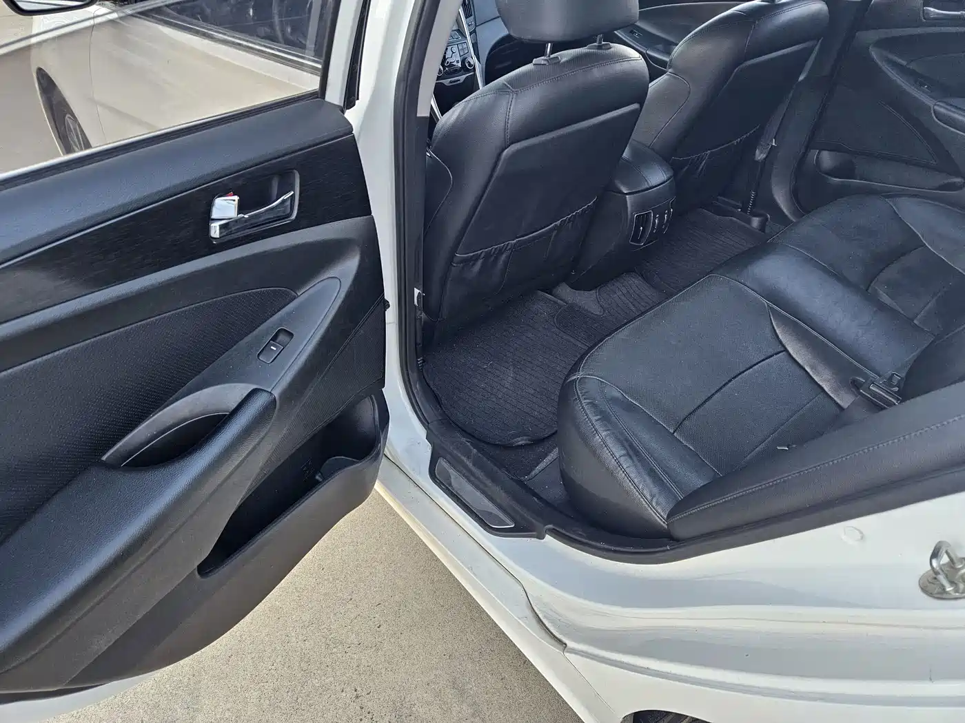Hyundai Sonata 2013 2.4L Automatic Leading Edition (China IV) фото 7