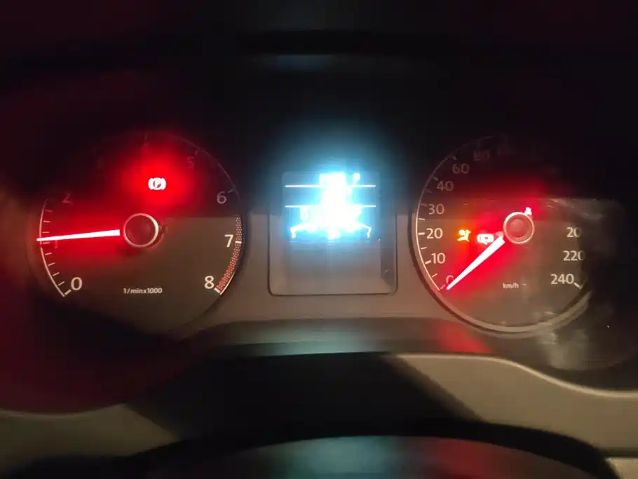 Volkswagen Sagitar 2014 1.6L Automatic Comfort фото 14