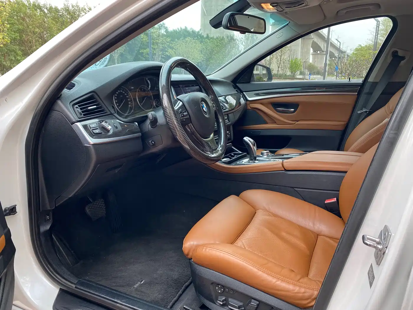 BMW 5 Series 2011 535Li Leading фото 4