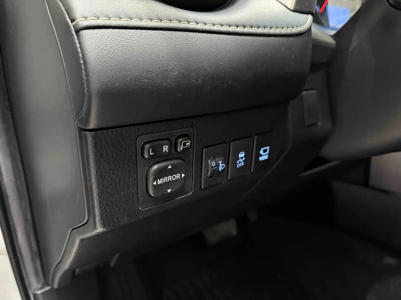 Toyota RAV4 Rongfang 2016 2.0L CVT 2WD Comfort (China V) фото 7