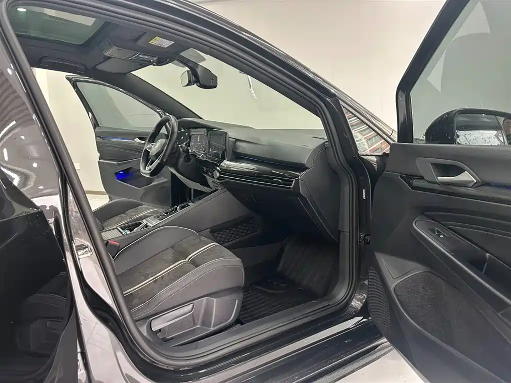 Volkswagen Golf 2023 Facelift 280TSI DSG R-Line Lite фото 10