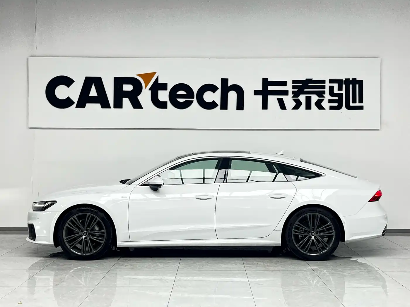 Audi A7 2023 Model 45 TFSI Premium Selection Edition фото 3