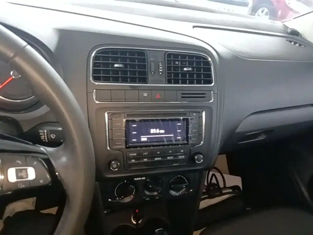 Volkswagen Polo 2016 1.6L Automatic Comfort фото 13