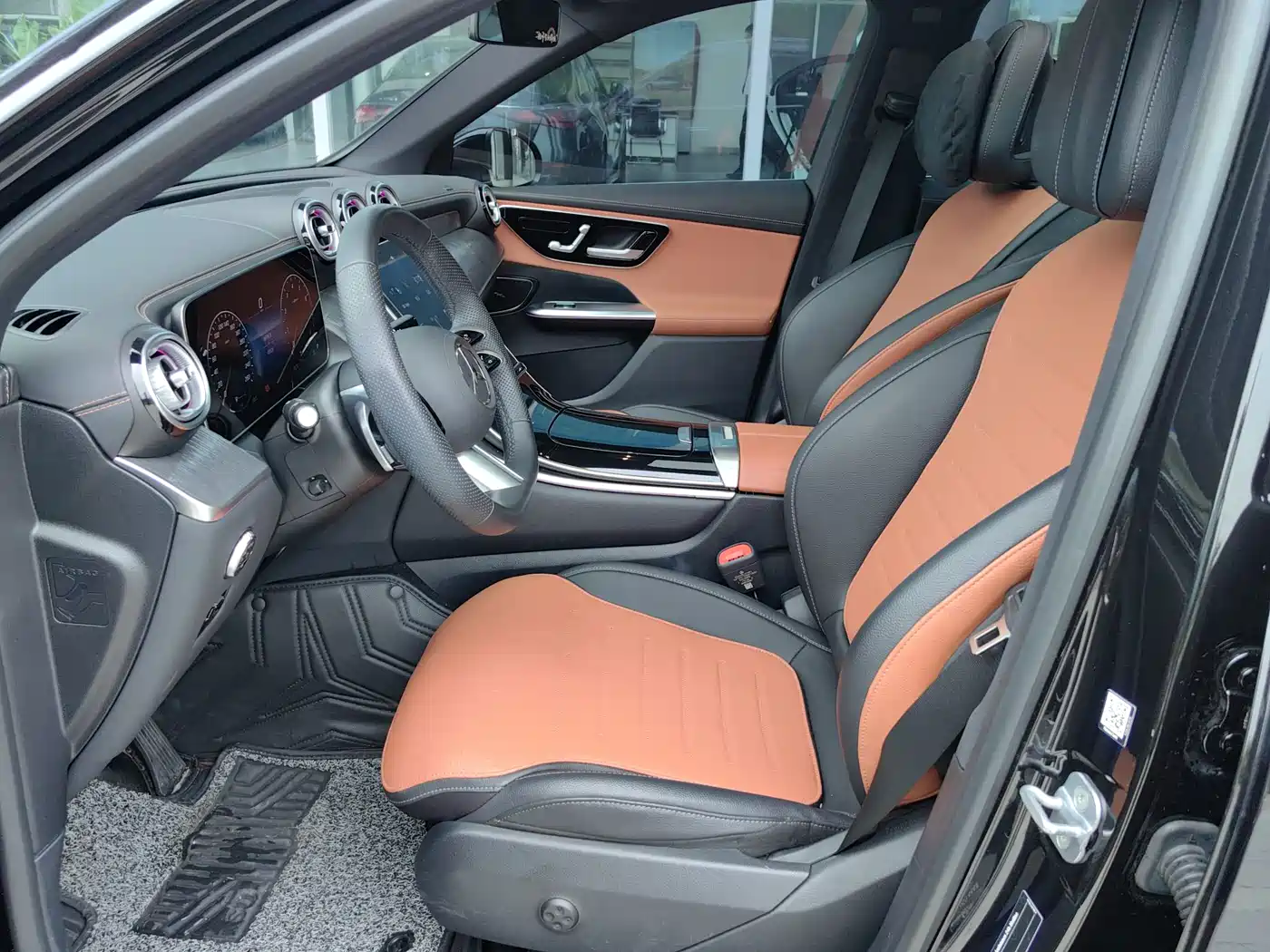 Photo 9 - Mercedes-Benz GLC