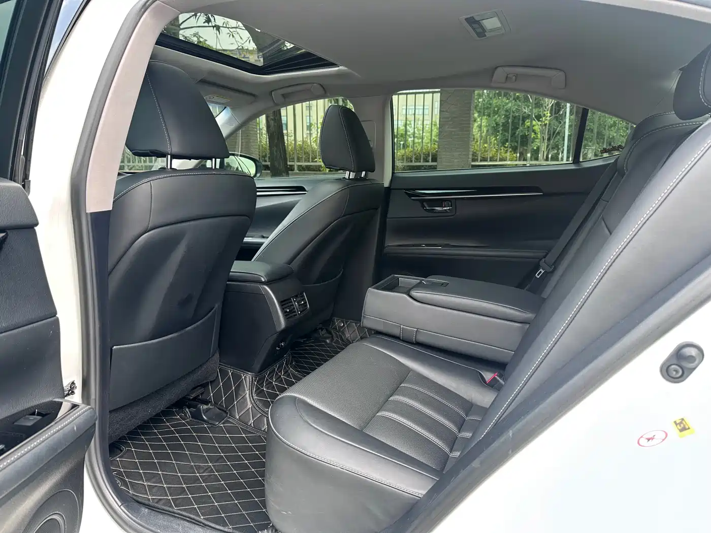Lexus ES 2015 200 Elite Edition фото 11