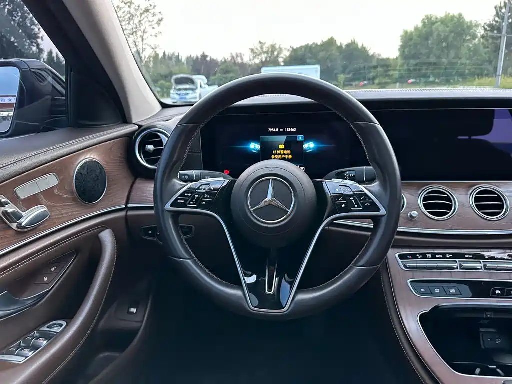 Фото 18 - Mercedes-Benz E-Class