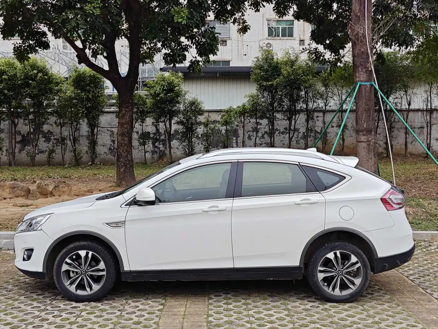 LUXGEN EXCELLENT 6 SUV