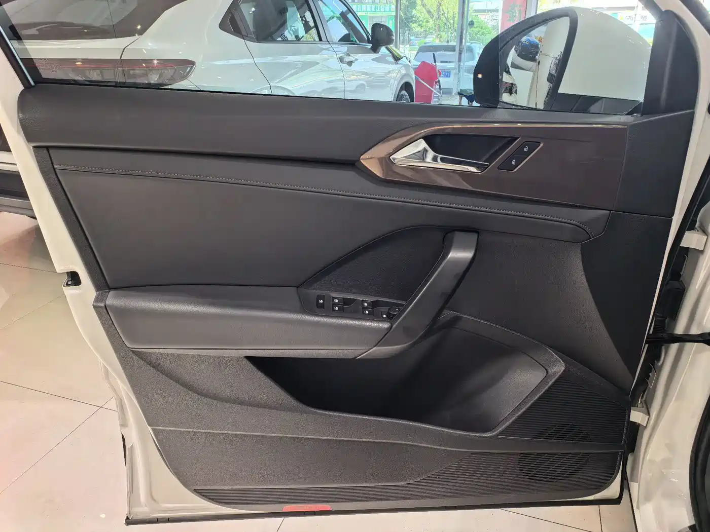 Volkswagen Tharu 2022 280TSI FWD Luxury Edition фото 8
