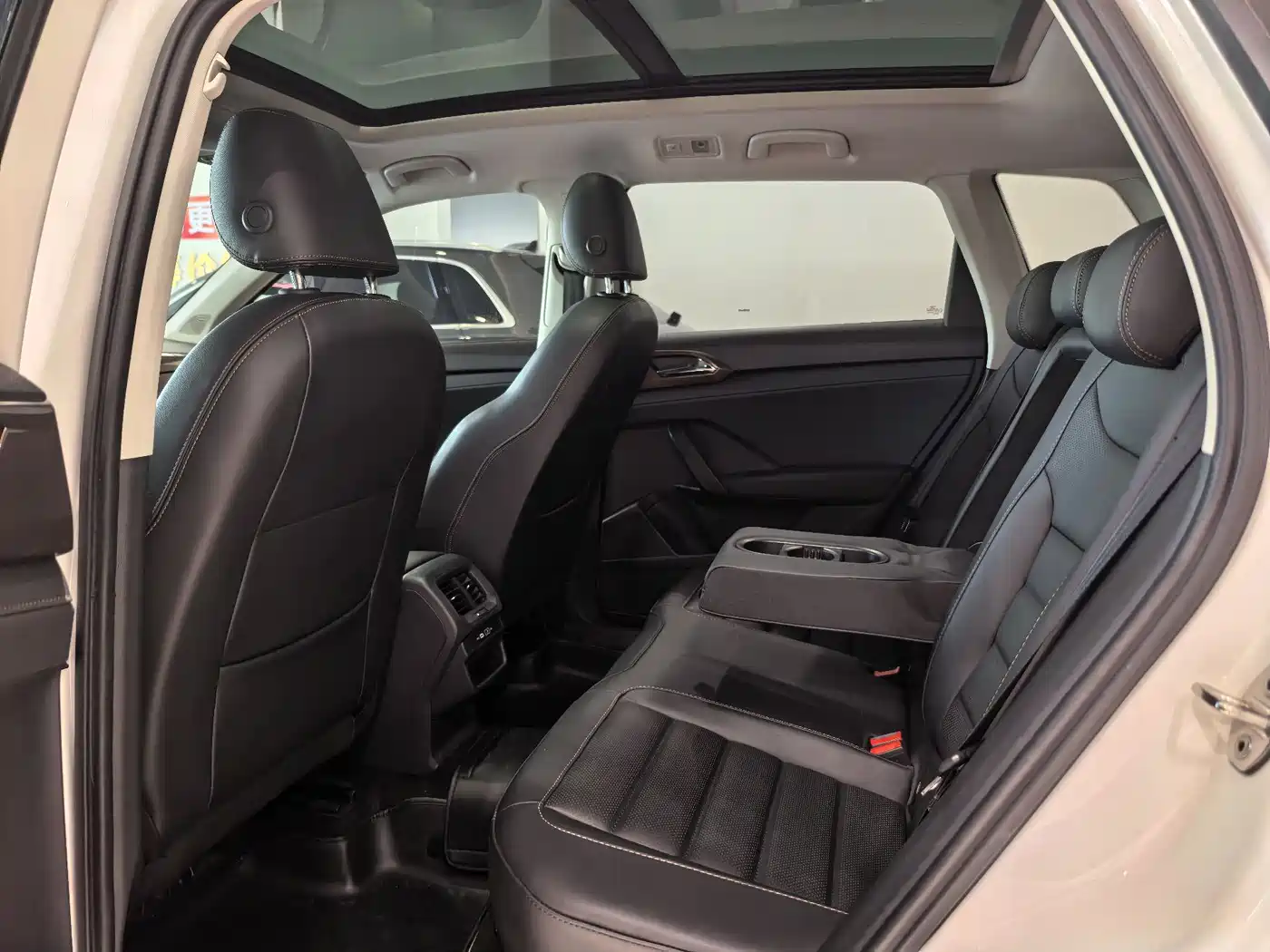 Volkswagen Tharu 2022 280TSI FWD Luxury Edition фото 17