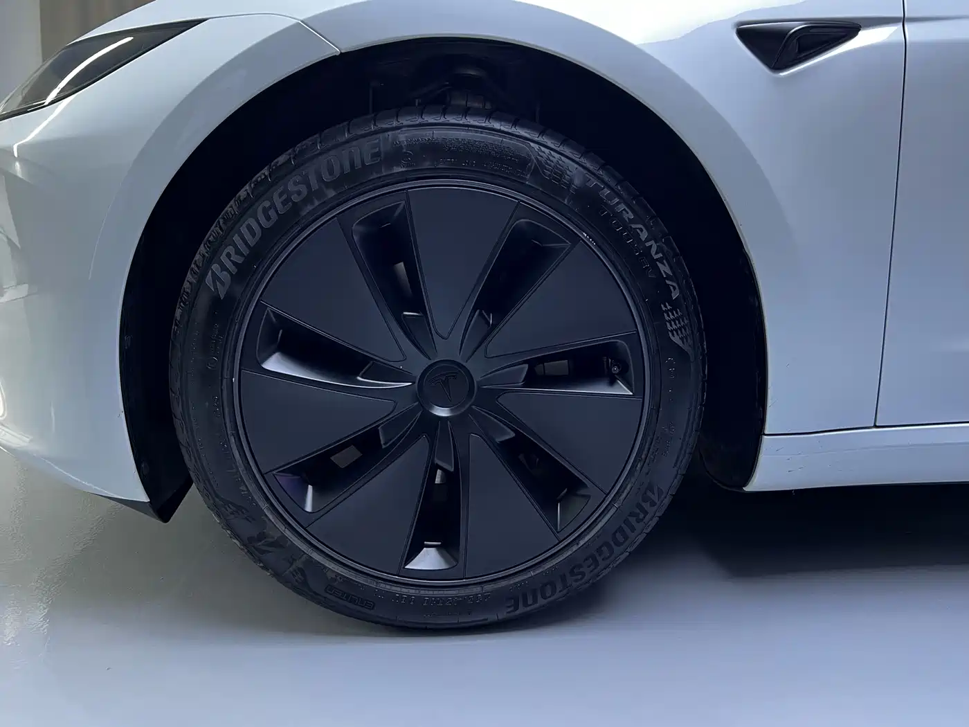 Фото 8 - Tesla Model 3