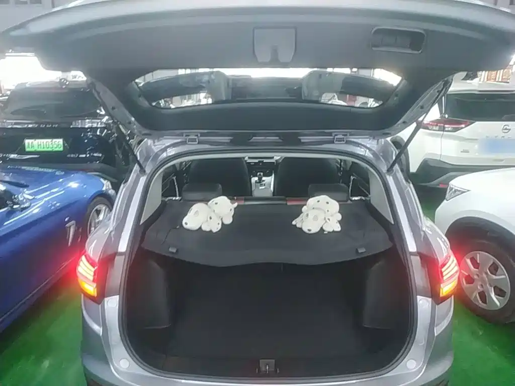 Фото 19 - Geely Coolray