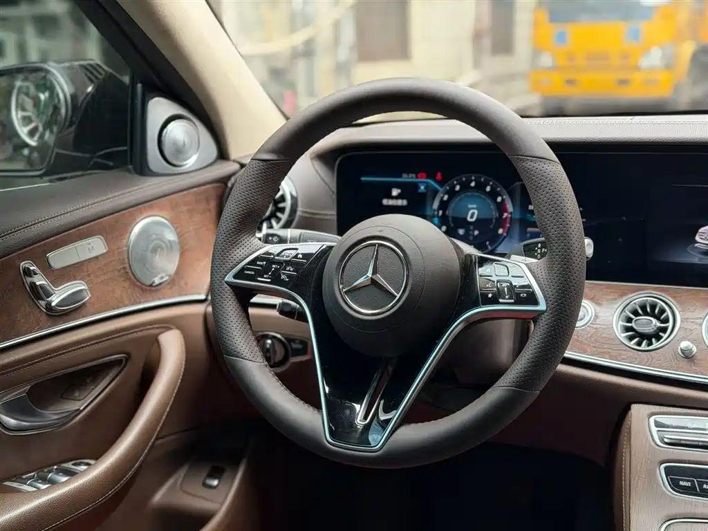 Mercedes-Benz E-Class 2016 E 200 L фото 5