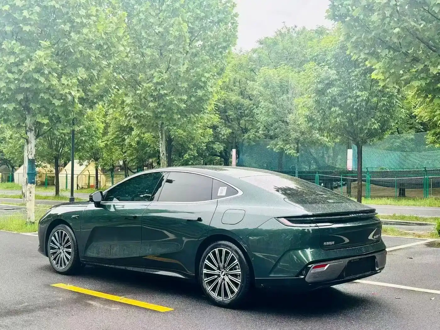 Geely Galaxy Galaxy Xingyao 8 2025 Model 130km EM-i Flagship Edition фото 8