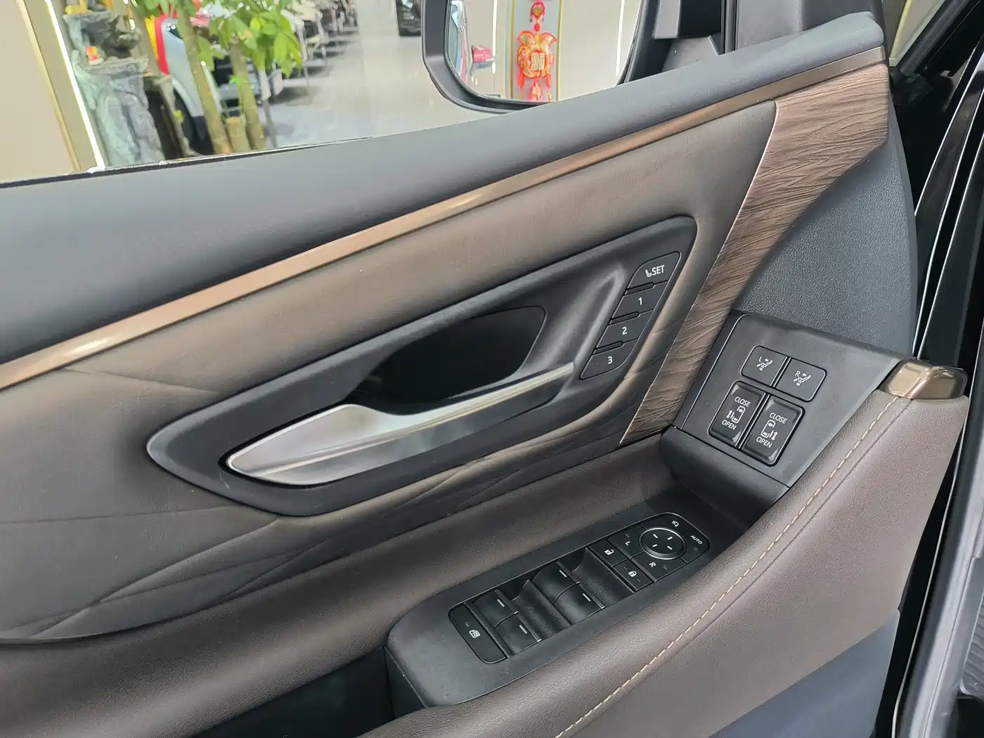 Toyota Vellfire 2023 2024 Crown Hybrid 2.5L Executive Premium Edition