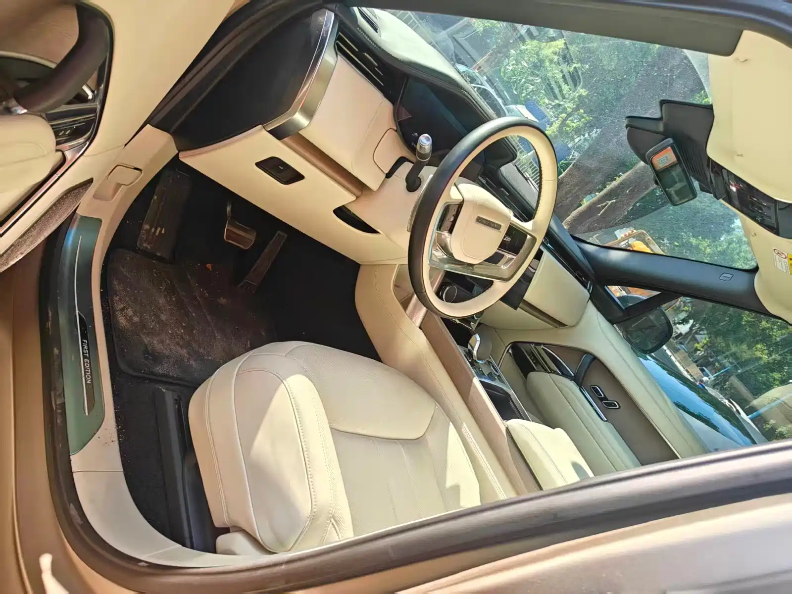 Photo 2 - Land Rover Range Rover
