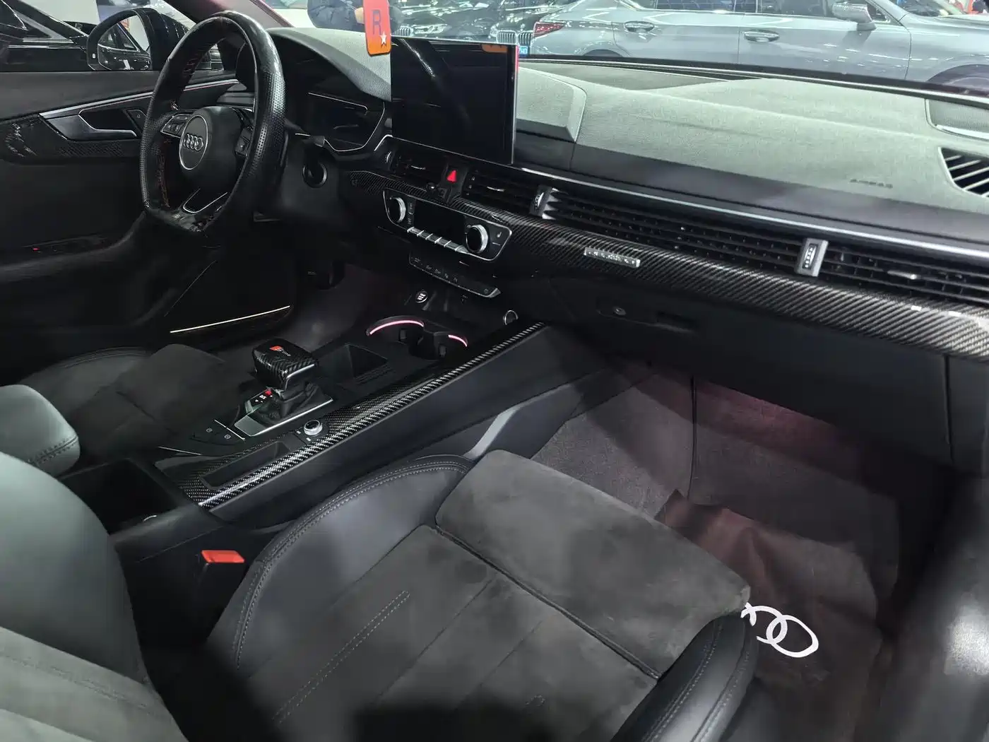 Фото 15 - Audi A4L