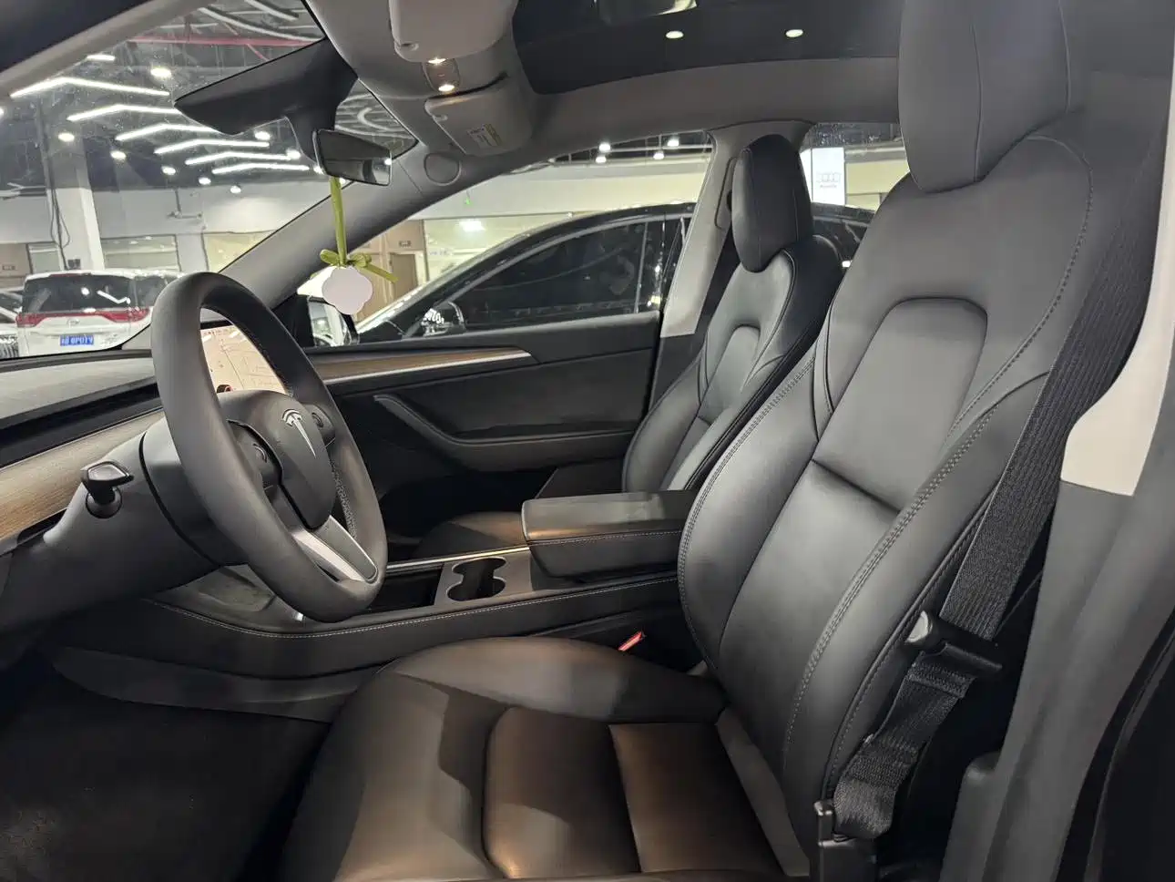 Photo 7 - Tesla Model Y