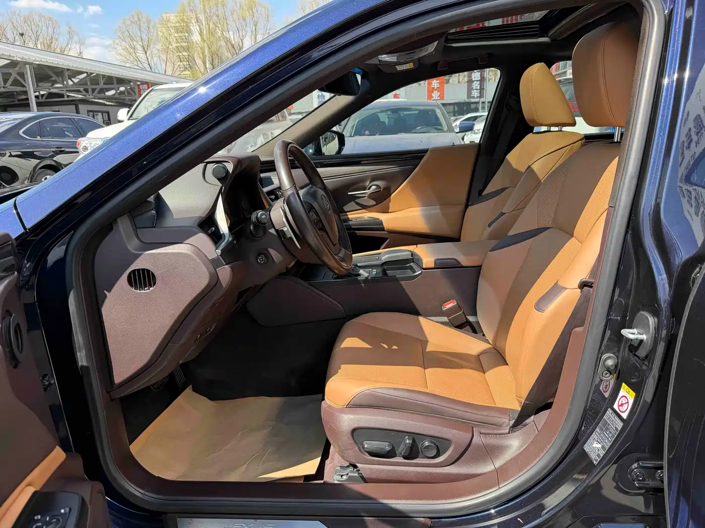 Lexus ES 2018 300h Excellence Edition China V фото 8