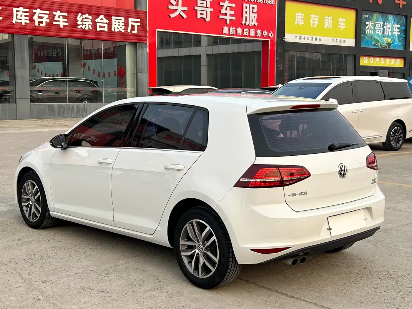 Volkswagen Golf 2017 230TSI Auto Luxury Millionth Anniversary Edition фото 6