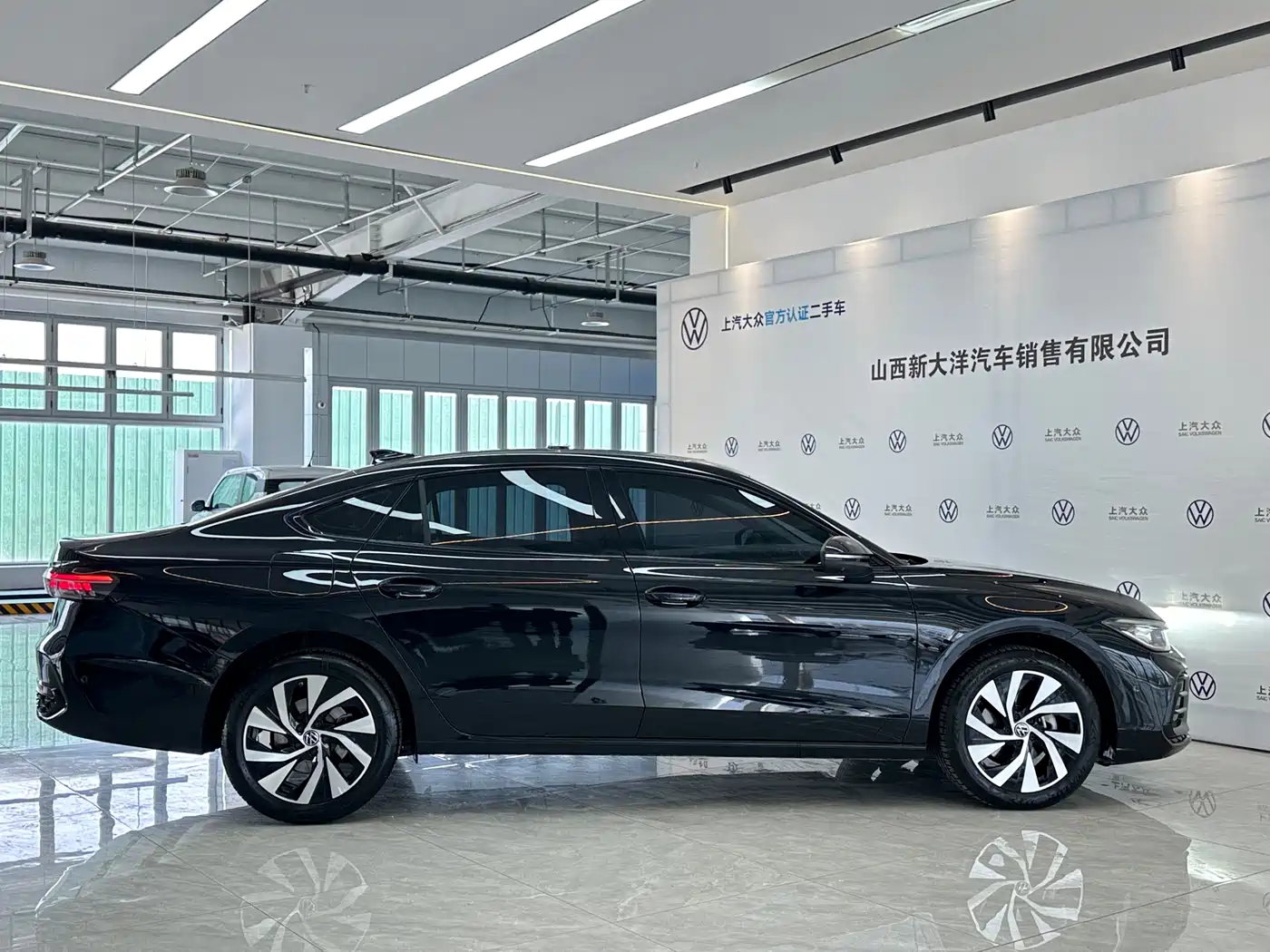 Volkswagen Passat 2025 Model Pro 380TSI Starlight Dragon Edition фото 3