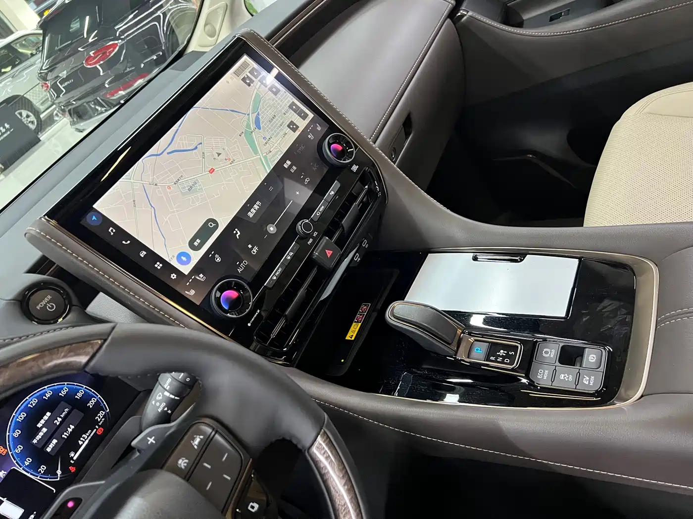 Toyota Vellfire 2024 Crown Hybrid 2.5L Executive Premium Edition фото 25