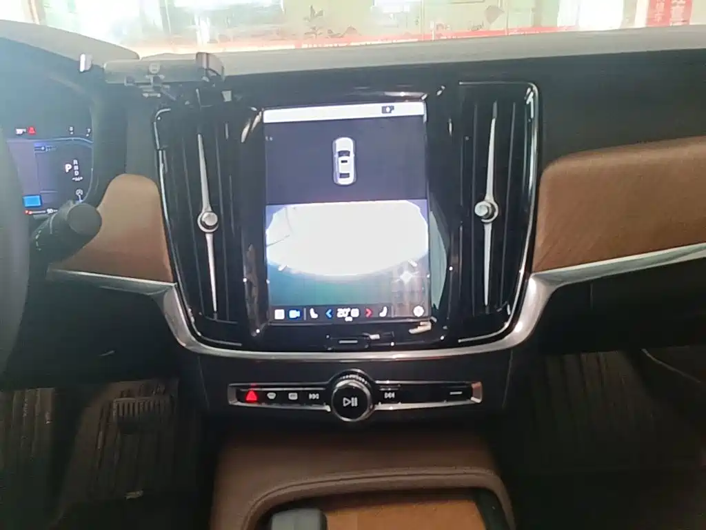 Фото 13 - Volvo S90