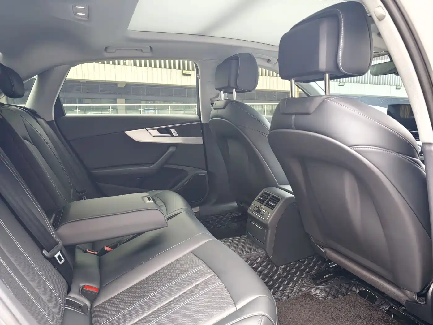 Audi A4L 2025 2025 2 Million Celebration Edition 40 TFSI Fashion Dynamic