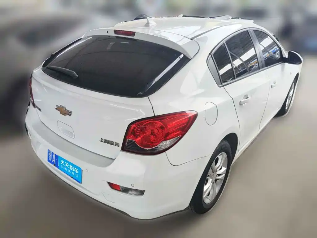Фото 2 - Chevrolet Cruze