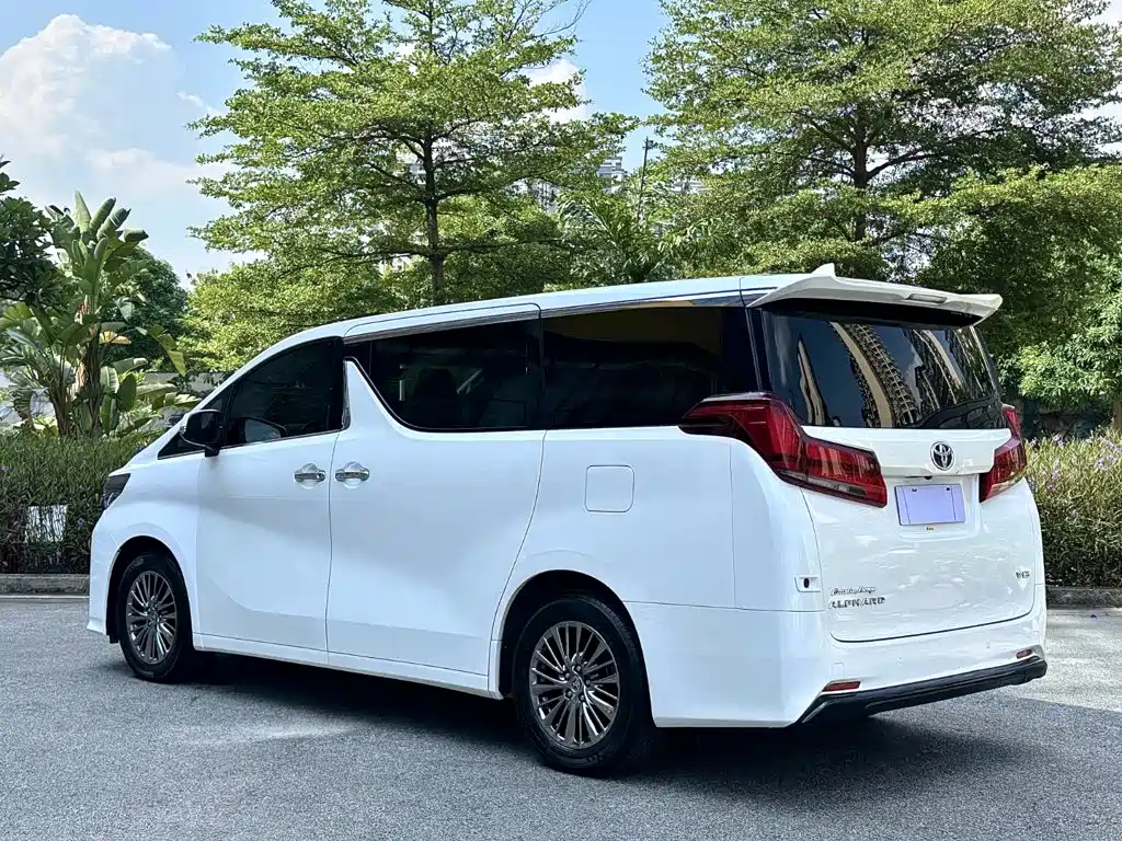 Photo 4 - Toyota Alphard