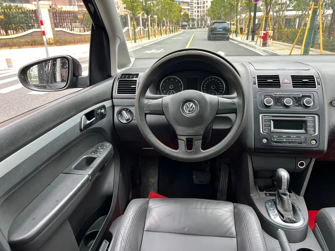 Volkswagen Touran 2015 1.4T DSG Comfort Edition 5-seater фото 10