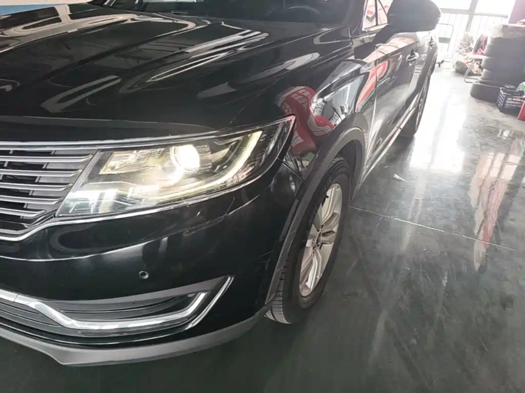 Photo 24 - Lincoln MKX