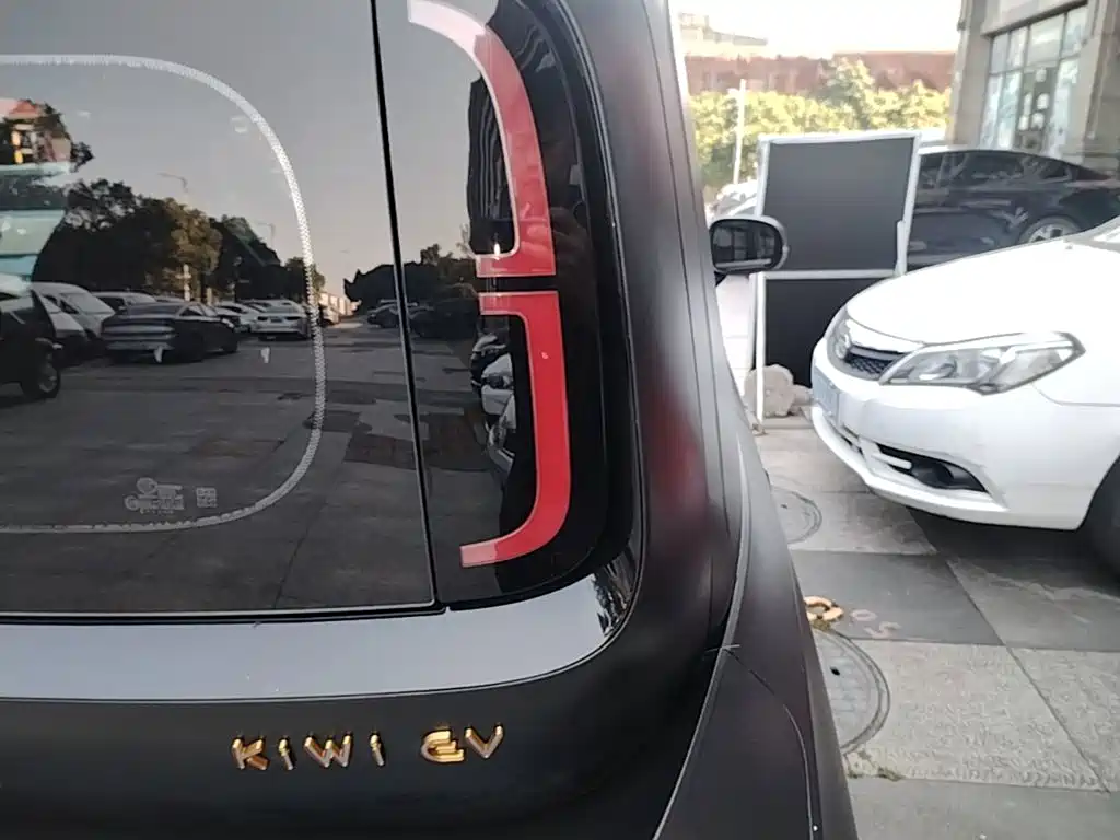 Фото 8 - Baojun KiWi EV