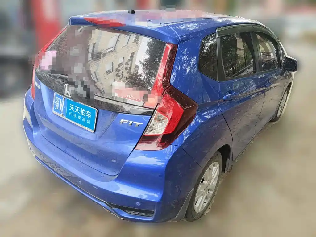 Фото 2 - Honda Fit