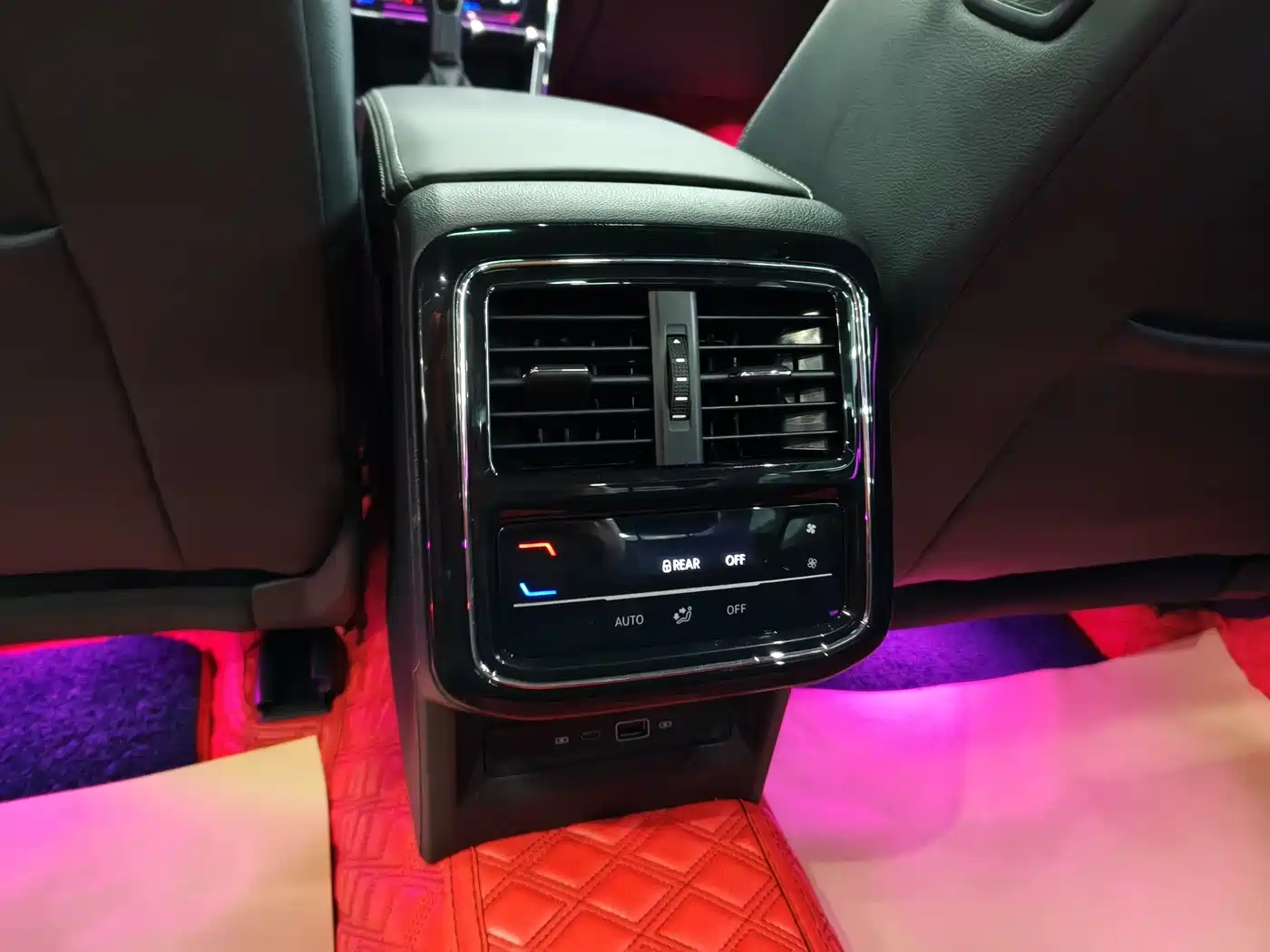 Volkswagen Passat 2024 330TSI Starlight Elite Edition фото 15