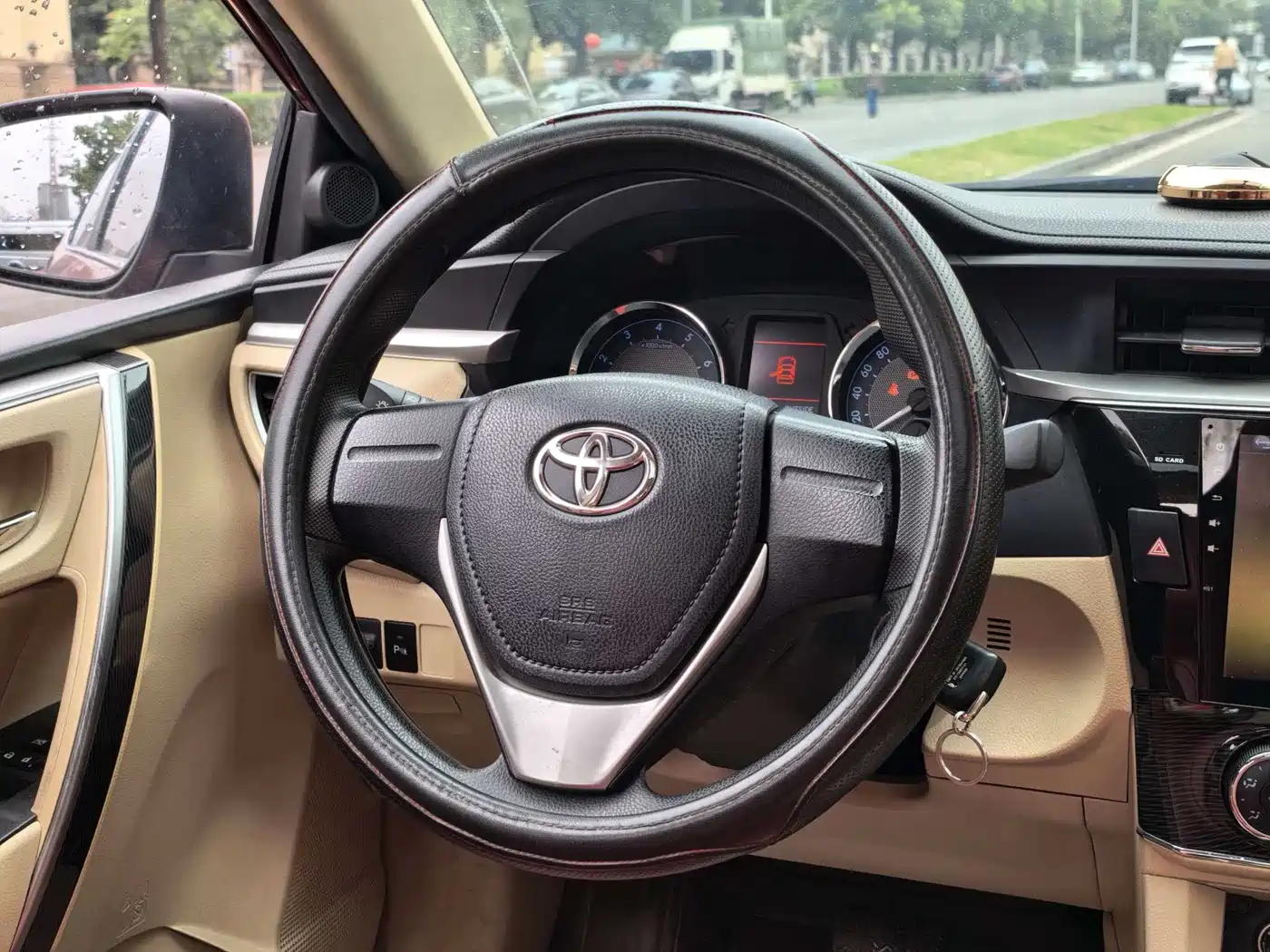 Toyota Corolla 2014 1.6L CVT GL-i фото 8