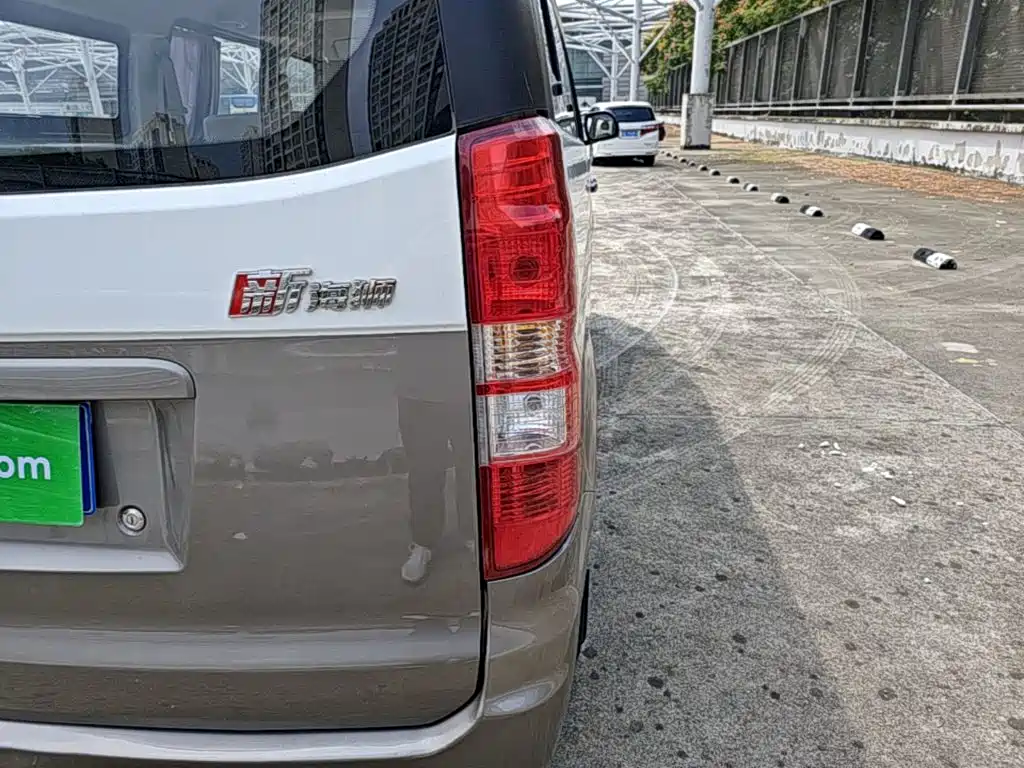 Jinbei New Hiace X30L 2022 2021 1.5L Business Central Air Conditioning Version Passenger Vehicle China VI SWC15M