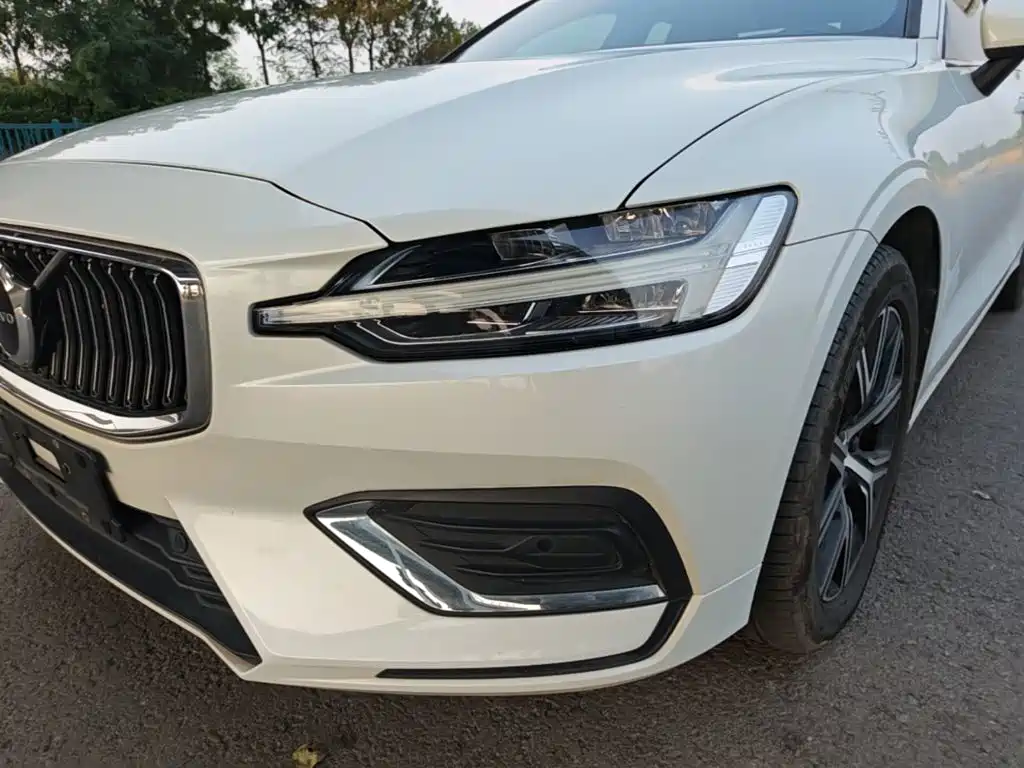 Volvo S60 2025 2025 B4 Smart Luxury Edition