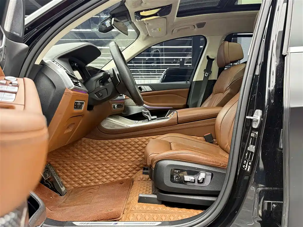 Фото 8 - BMW X7