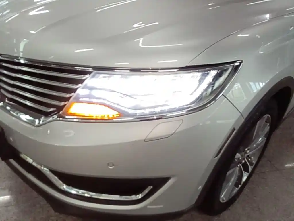 Photo 24 - Lincoln MKX