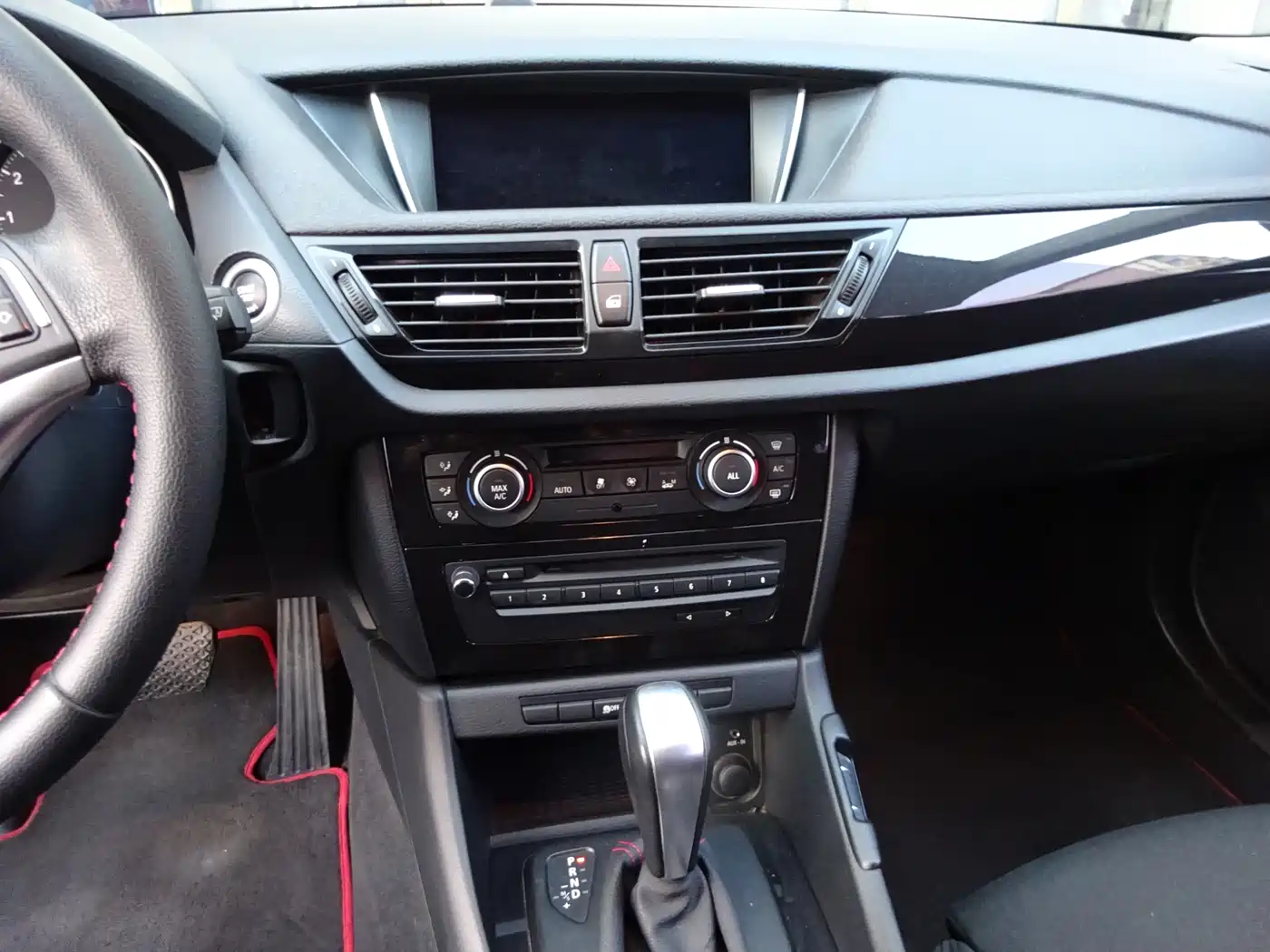 BMW X1 2013 sDrive18i Sport Design Package фото 14