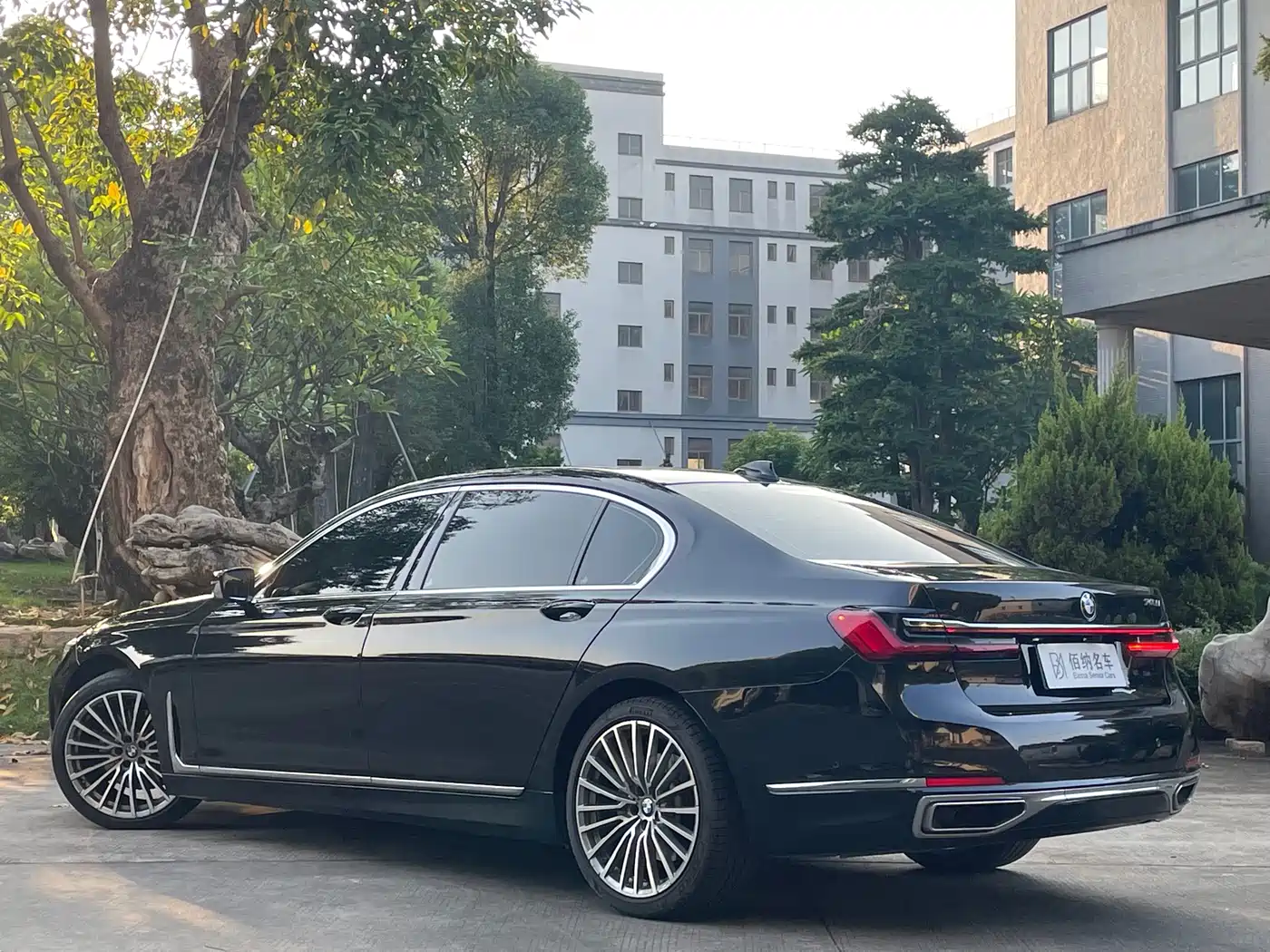 Photo 6 - BMW 7 Series