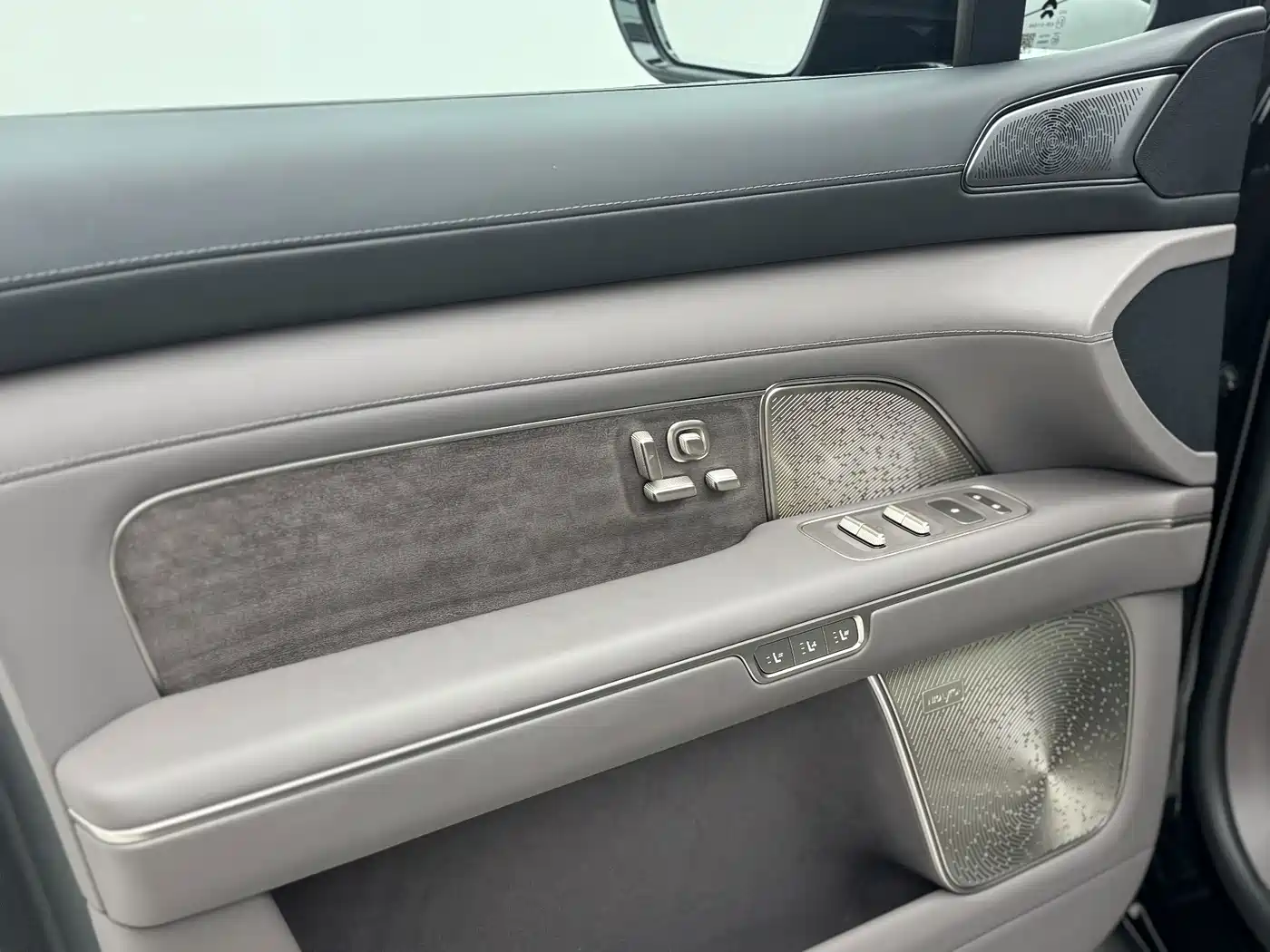 NIO ES8 2026 2025 Model 6-Seat Executive Luxury Edition