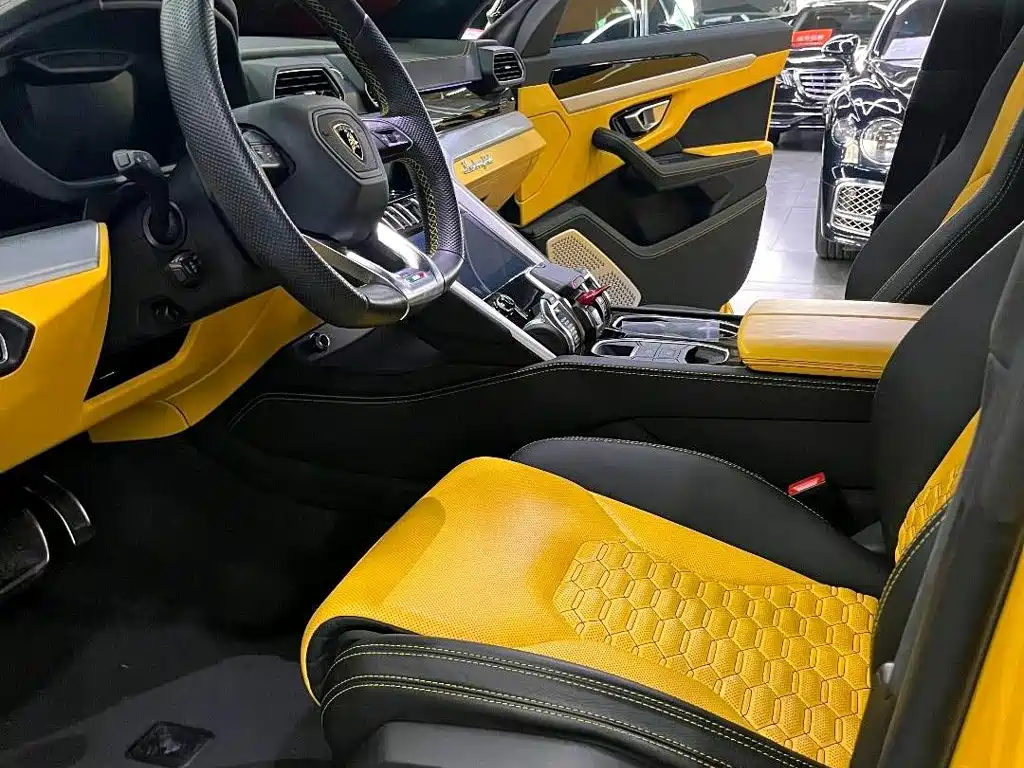 Фото 8 - Lamborghini Urus