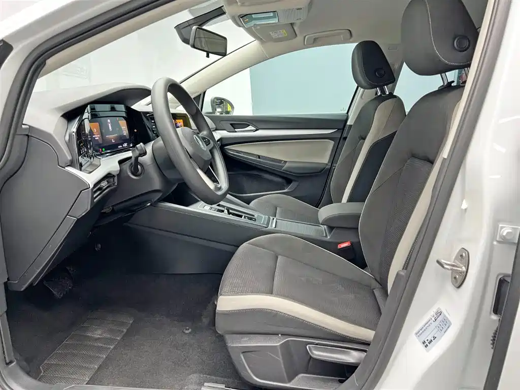 Volkswagen Golf 2023 Model 200TSI DSG фото 14