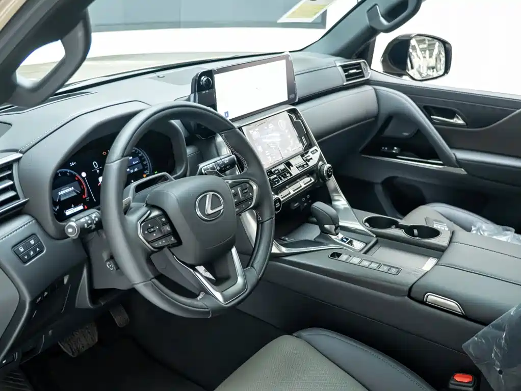 Photo 7 - Lexus LX