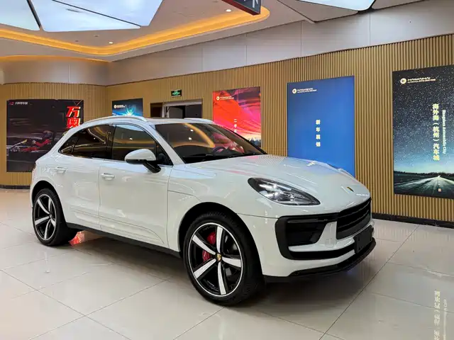 Porsche Macan 2023 Macan 2.0T — фото 1